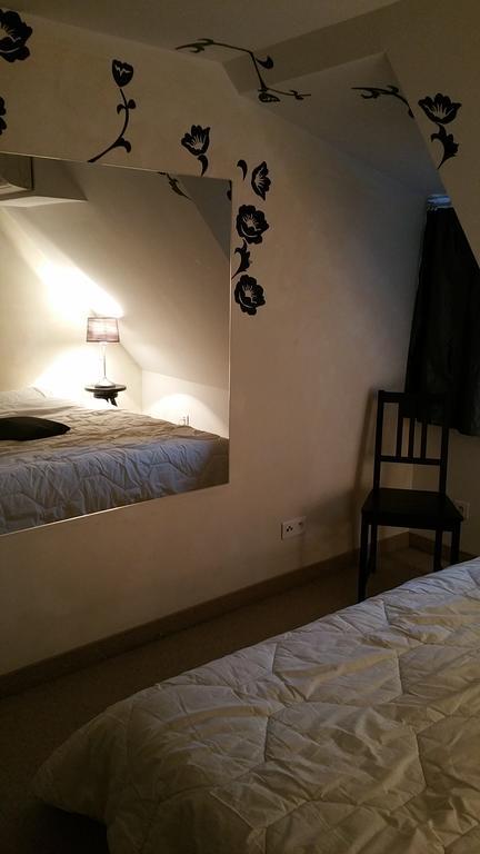 أوبيرني Chambres Touristiques La Cour Des Hotes المظهر الخارجي الصورة