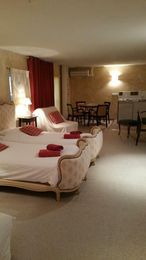 أوبيرني Chambres Touristiques La Cour Des Hotes المظهر الخارجي الصورة