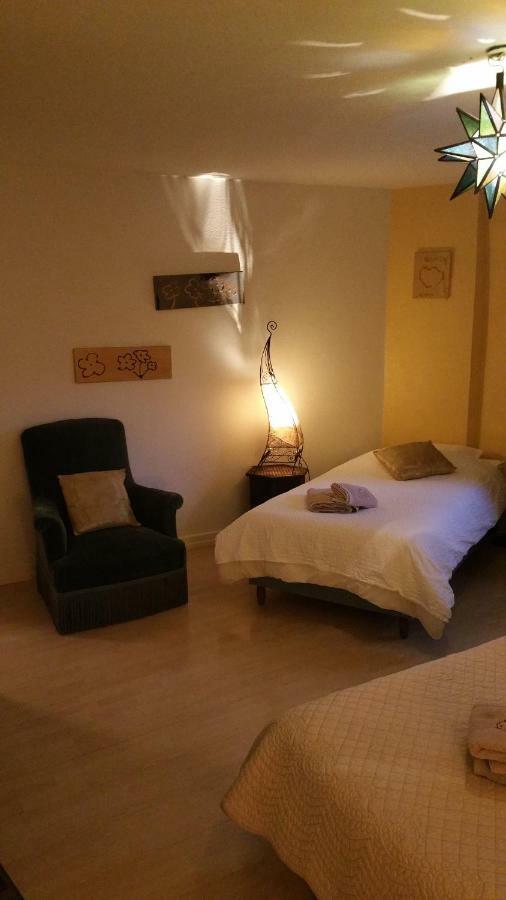 أوبيرني Chambres Touristiques La Cour Des Hotes المظهر الخارجي الصورة